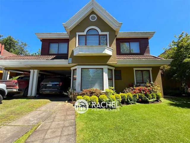 SE VENDE GRAN CASA CON QUINCHO Y PISCINA EN AVDA LOS CONQUISTADORES- Barrio Inglés