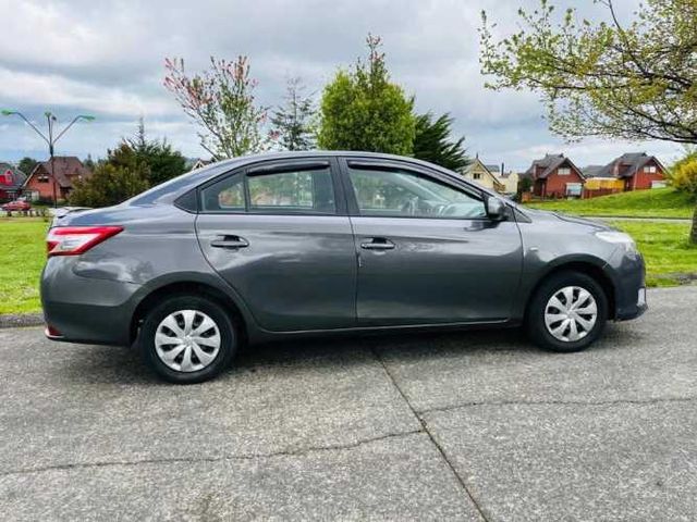 Toyota Yaris Sedan año 2016 ( financiamiento)