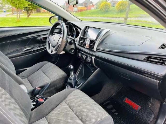 Toyota Yaris Sedan año 2016 ( financiamiento)