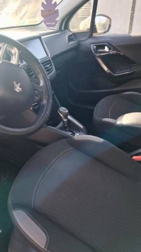 Peugeot 208 AT 