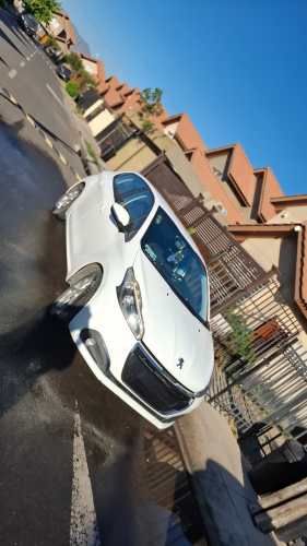 Peugeot 208 AT 