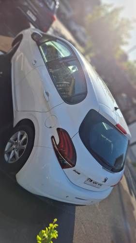 Peugeot 208 AT 