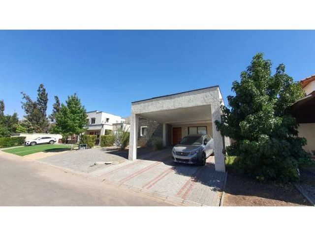 Venta casa 3D 3B y piscina Condominio Calle Larga