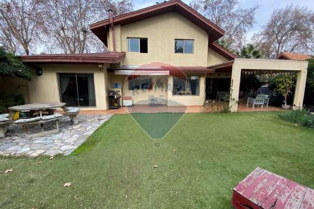 Amplia casa familiar 577 m2