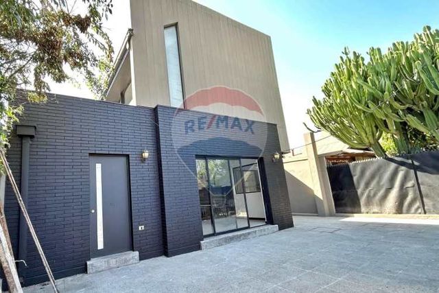 Linda casa recien remodelada, vitacura!!