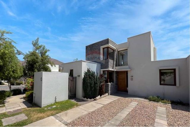Arriendo casa 3d-3b+s en condominio. chamisero