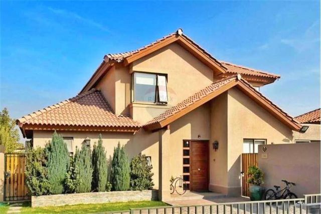 Linda casa en condominio el remanso de chicureo