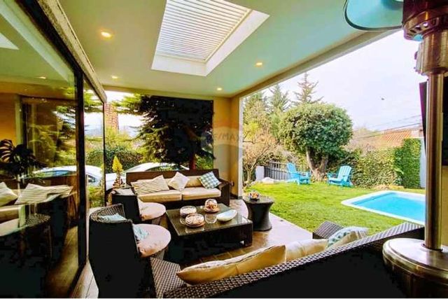 Casa con piscina en lo barnechea 4d, 4b