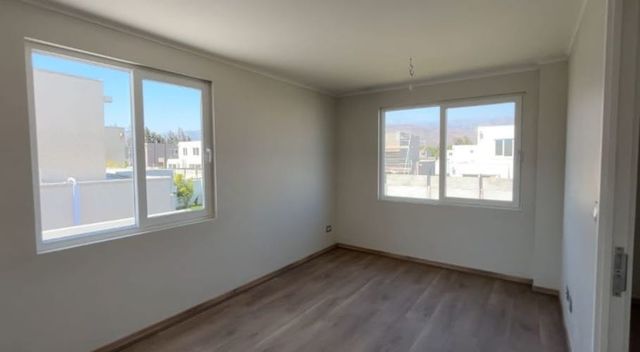 Gran Oportunidad se Arrienda Linda Casa Nueva Sin Uso en Colina!