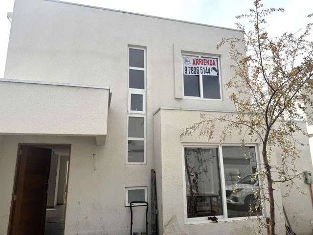 Gran Oportunidad se Arrienda Linda Casa Nueva Sin Uso en Colina!