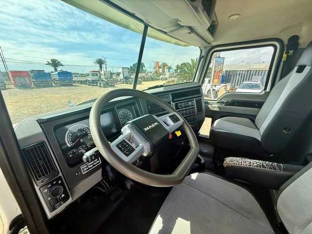 2019 Camión Mack GR64BX Granite Chasis Cabinado – IMPECABLE ESTADO