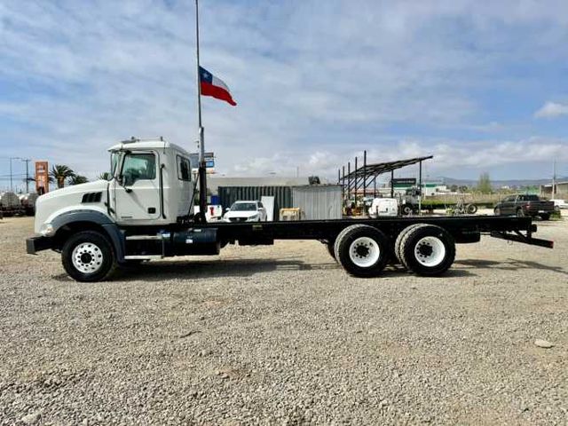 2019 Camión Mack GR64BX Granite Chasis Cabinado – IMPECABLE ESTADO