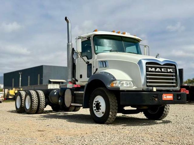 2019 Camión Mack GR64BX Granite Chasis Cabinado – IMPECABLE ESTADO