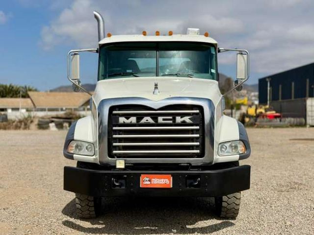 2019 Camión Mack GR64BX Granite Chasis Cabinado – IMPECABLE ESTADO
