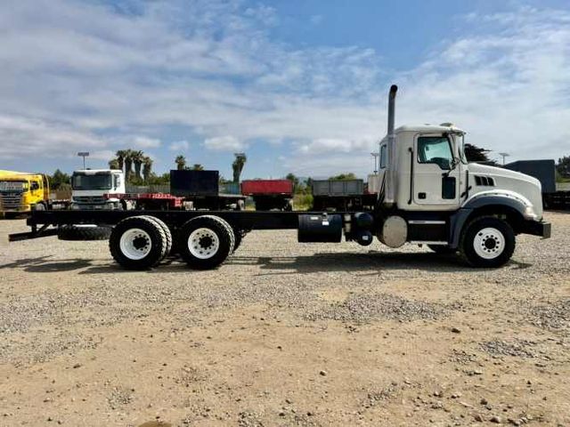 2019 Camión Mack GR64BX Granite Chasis Cabinado – IMPECABLE ESTADO