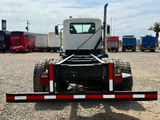 2019 Camión Mack GR64BX Granite Chasis Cabinado – IMPECABLE ESTADO