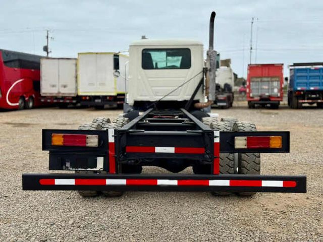 2012 Camión Mack GU813 Granite Chasis Cabinado