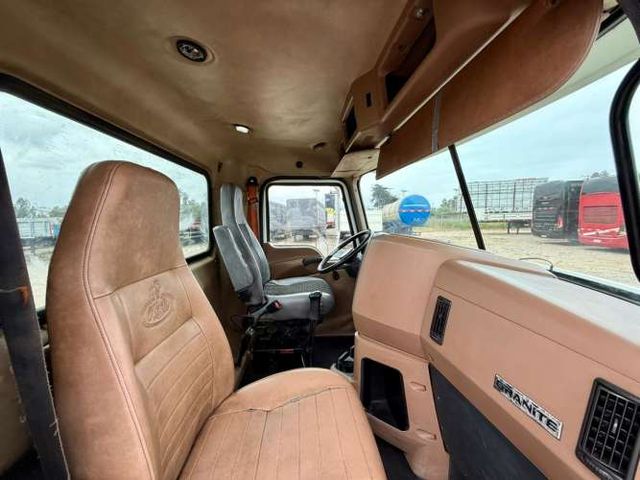 2012 Camión Mack GU813 Granite Chasis Cabinado