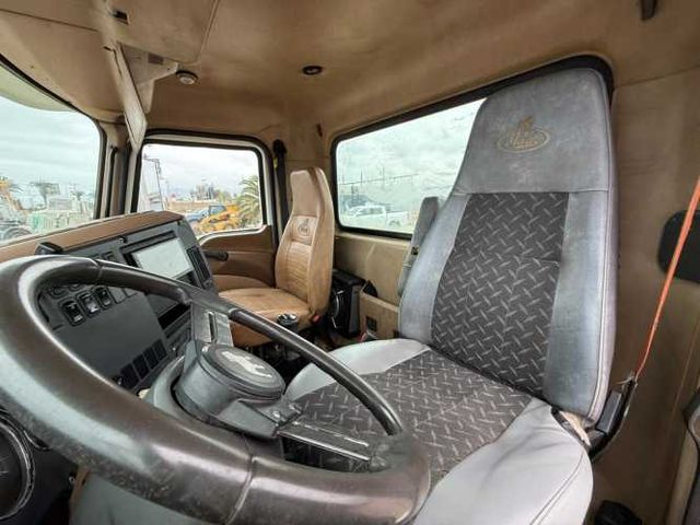 2012 Camión Mack GU813 Granite Chasis Cabinado