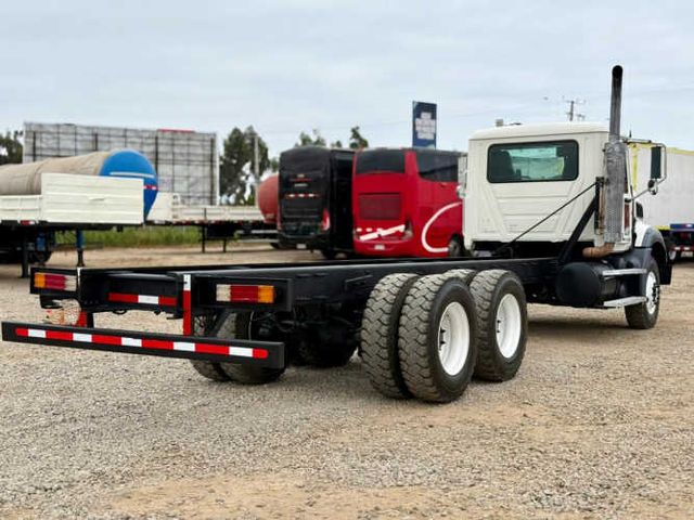 2012 Camión Mack GU813 Granite Chasis Cabinado