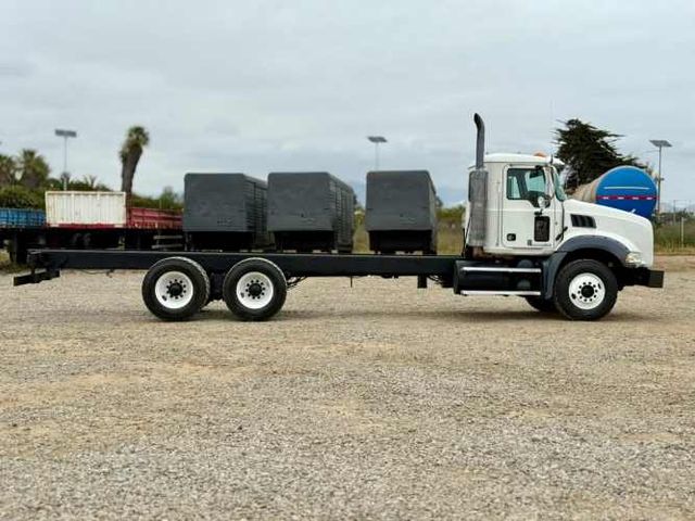 2012 Camión Mack GU813 Granite Chasis Cabinado