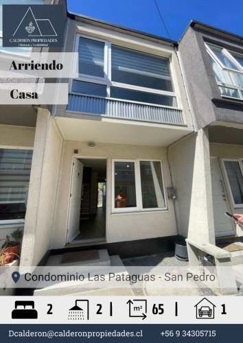 Se arrienda moderna e iluminada casa de estilo Townhouse 2D+2B+1E