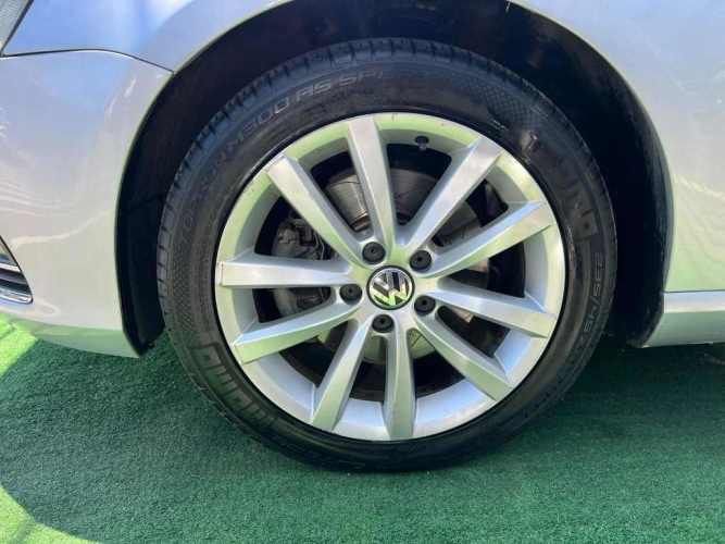 VOLKSWAGEN PASSAT 2013