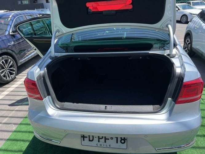 VOLKSWAGEN PASSAT 2013