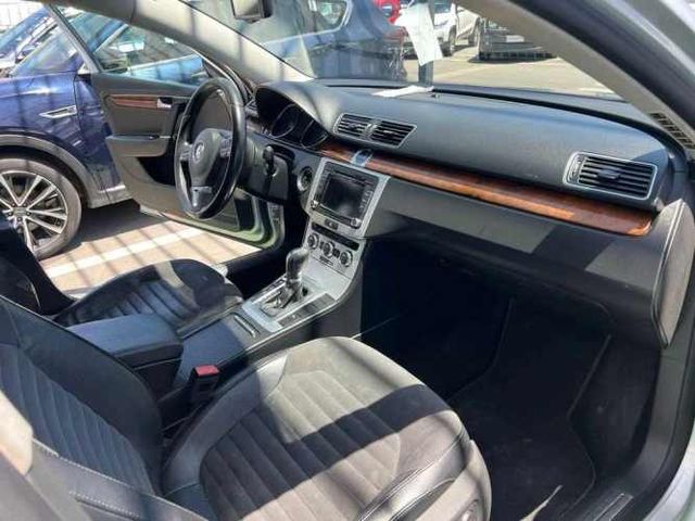 VOLKSWAGEN PASSAT 2013