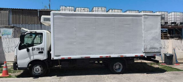 Camión Hino XZU 8.0 año 2014 con sistema de frío – 238.000 km