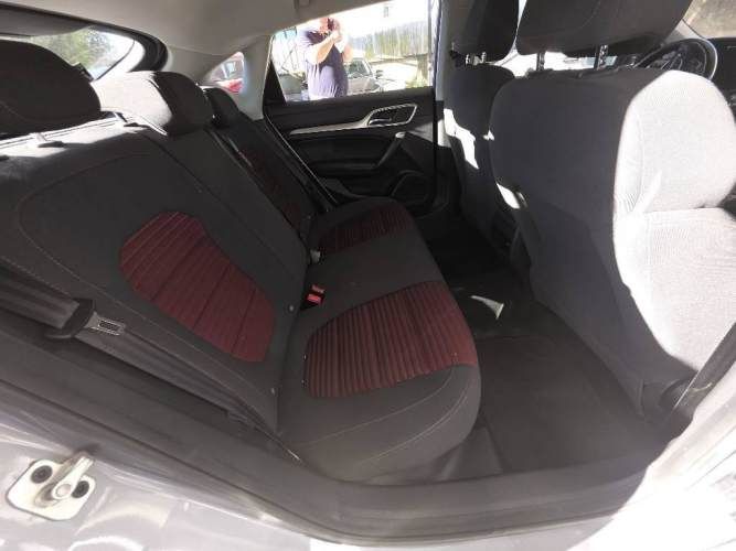 Automóvil MG 6 impecable