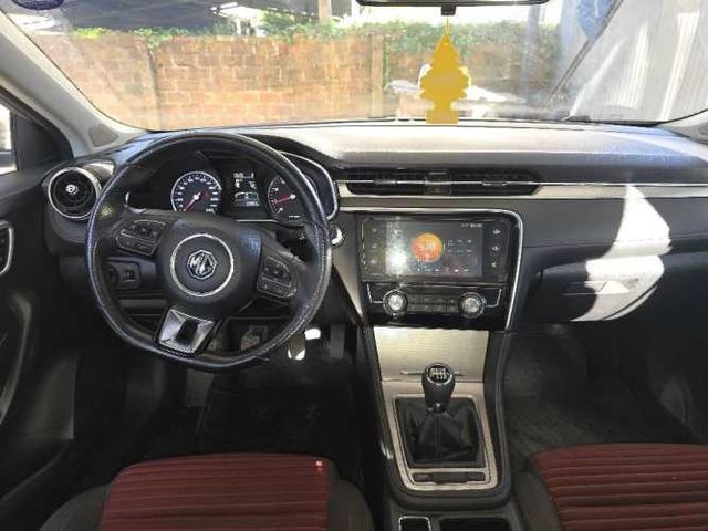 Automóvil MG 6 impecable