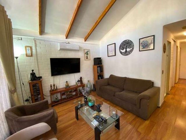 Acogedora casa familiar con patio y quincho (130809)