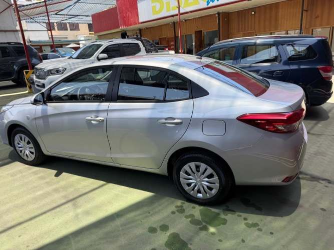 Toyota Yaris GLI AUT 2023  CON SOLO  2.000KM