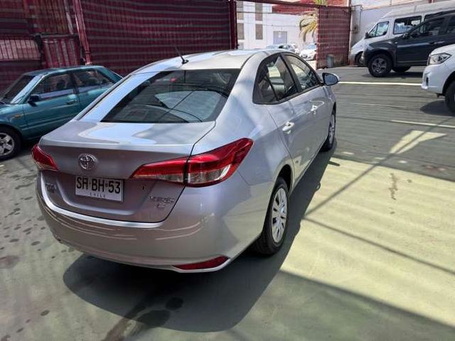 Toyota Yaris GLI AUT 2023  CON SOLO  2.000KM