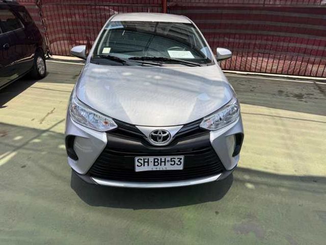 Toyota Yaris GLI AUT 2023  CON SOLO  2.000KM