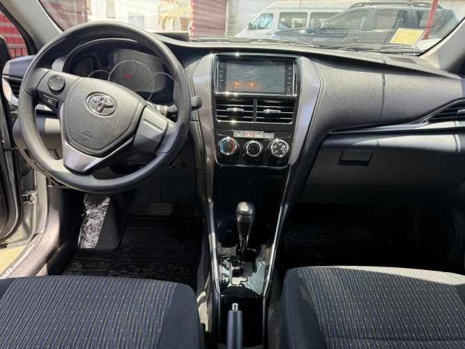 Toyota Yaris GLI AUT 2023  CON SOLO  2.000KM