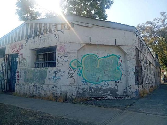 ATENCIÓN INMOBILIARIAS, INVERSIONISTAS, CONSTRUCTORAS  EN VENTA PROPIEDAD INDUSTRIAL EN PLENA ESQUINA DE CALLES CATAMARCA CON HOEVEL - QUINTA NORMAL