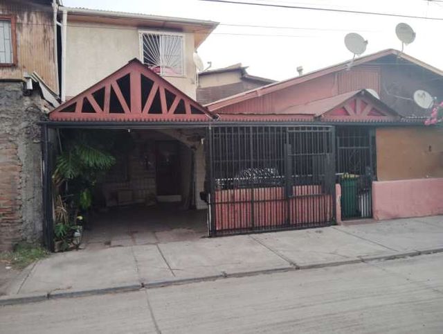 CASA EN VENTA - AMPLIA Y COMPLETAMENTE FUNCIONAL - BARRIO TRANQUILO