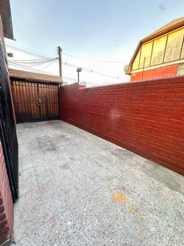 Casa Fernando Rioja, La Cisterna / 5d 4b Estacionamientos