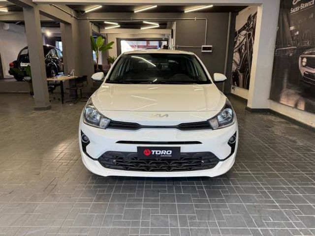 Kia Rio 5, 6MT Manual (PIE DESDE 3.600.000)