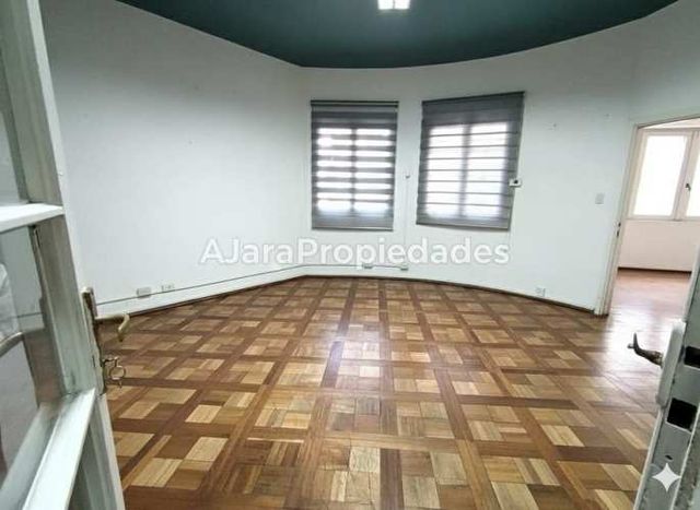 Casa Esquina con Uso Comercial y Habitacional – Excelente Estado