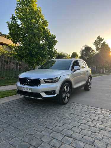 Volvo XC-40 Momentum