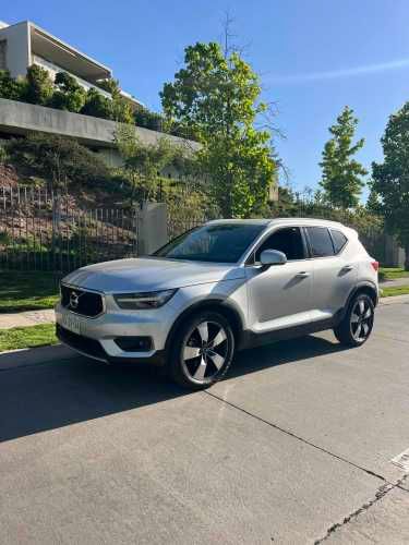 Volvo XC-40 Momentum
