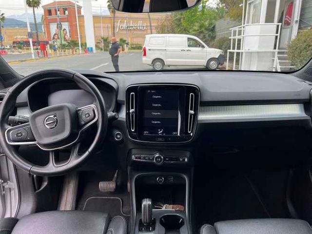 Volvo XC-40 Momentum