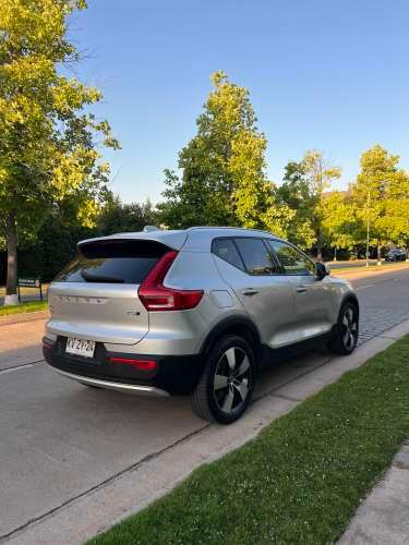 Volvo XC-40 Momentum