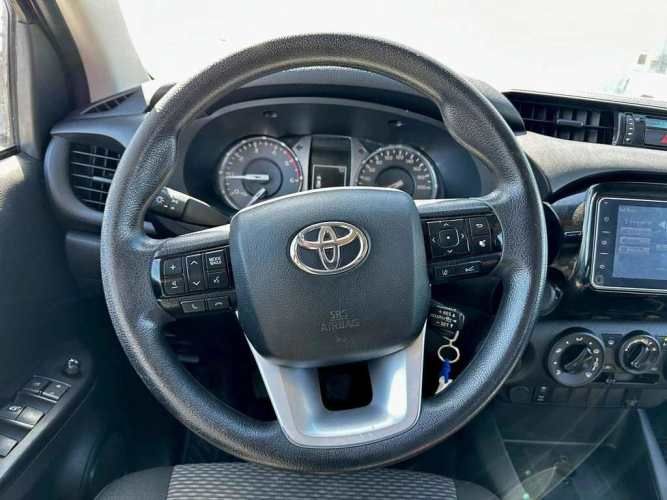 TOYOTA HILUX 2023
