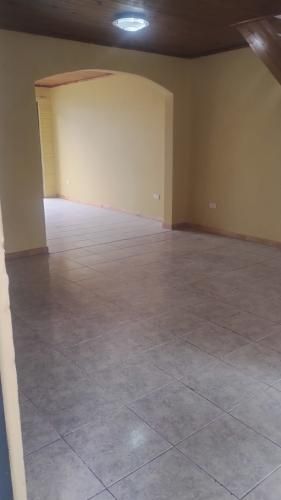 ARRIENDO AMPLIA CASA 4D+1B EN VILLA GALILEA – Solo 5 min del centro!