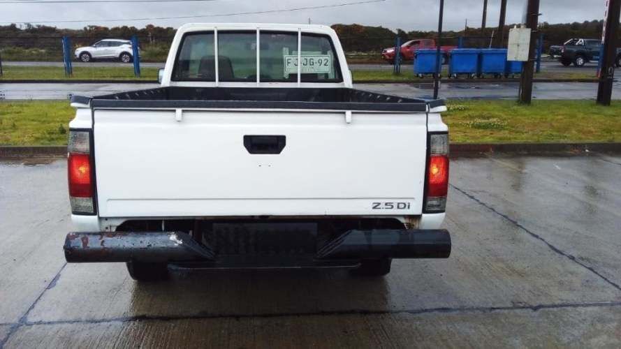 Vendo Terrano cabina simple