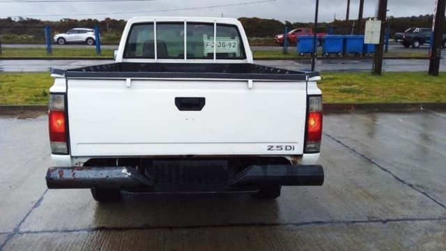 Vendo Terrano cabina simple